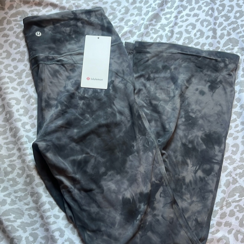 lululemon Grove Super High-Rise Flare Pant *Nulu in Diamond Dye (DDPG) — Size 10